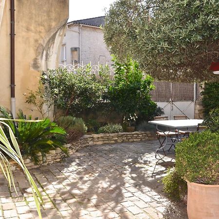 Locus Amoenus Bed and Breakfast Lirac Buitenkant foto