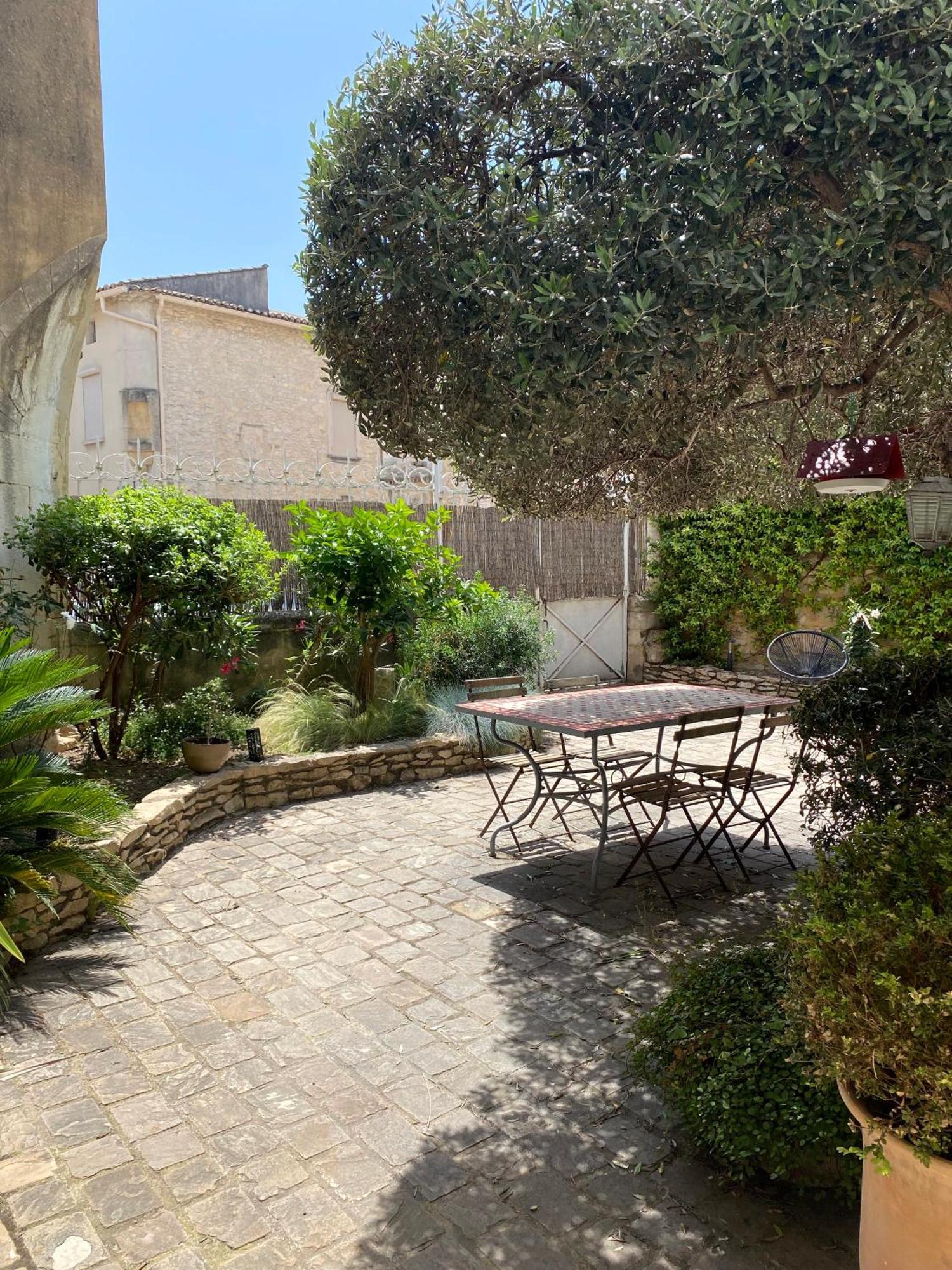 Locus Amoenus Bed and Breakfast Lirac Buitenkant foto